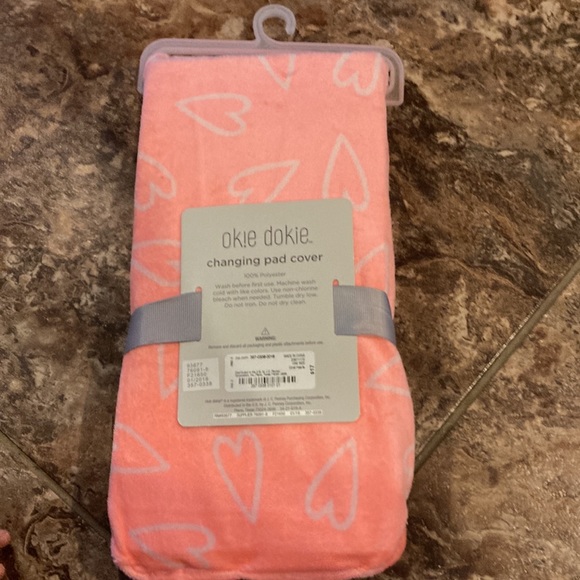 Okie dokie changing pad cover pink with hearts NWT - Picture 3 of 3
